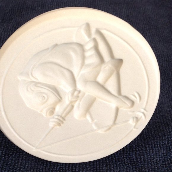 Adorable Beatrice Potter Cookie Press 'The Tale of Jeremy Fisher' - Picture 5 of 6